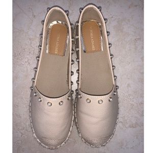 Victoria Adames Flats